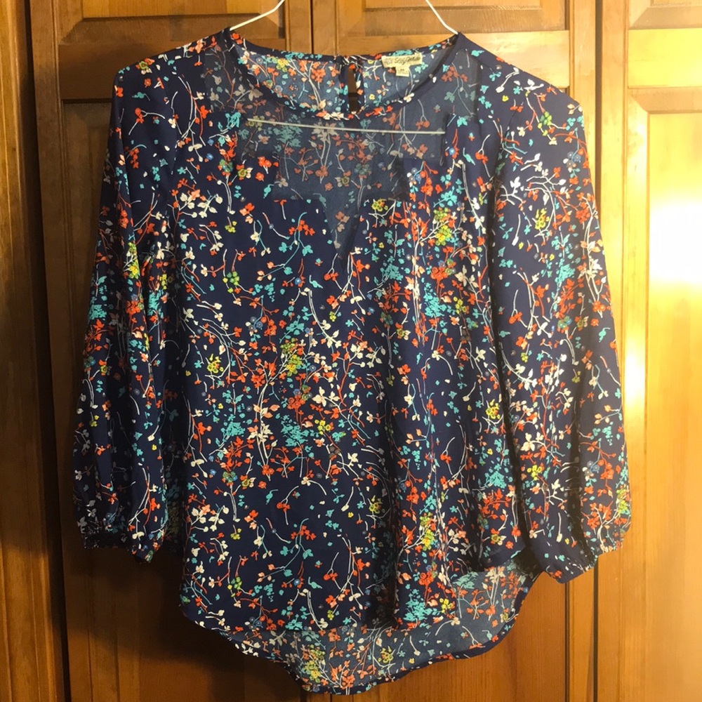 Multicolored sz M blouse - lightweight and like new